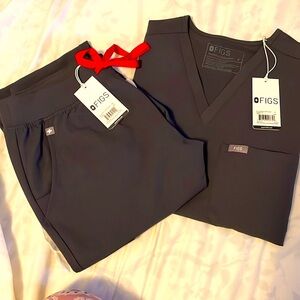 Women’s FIGS set /Charcoal/SR/S/NWT